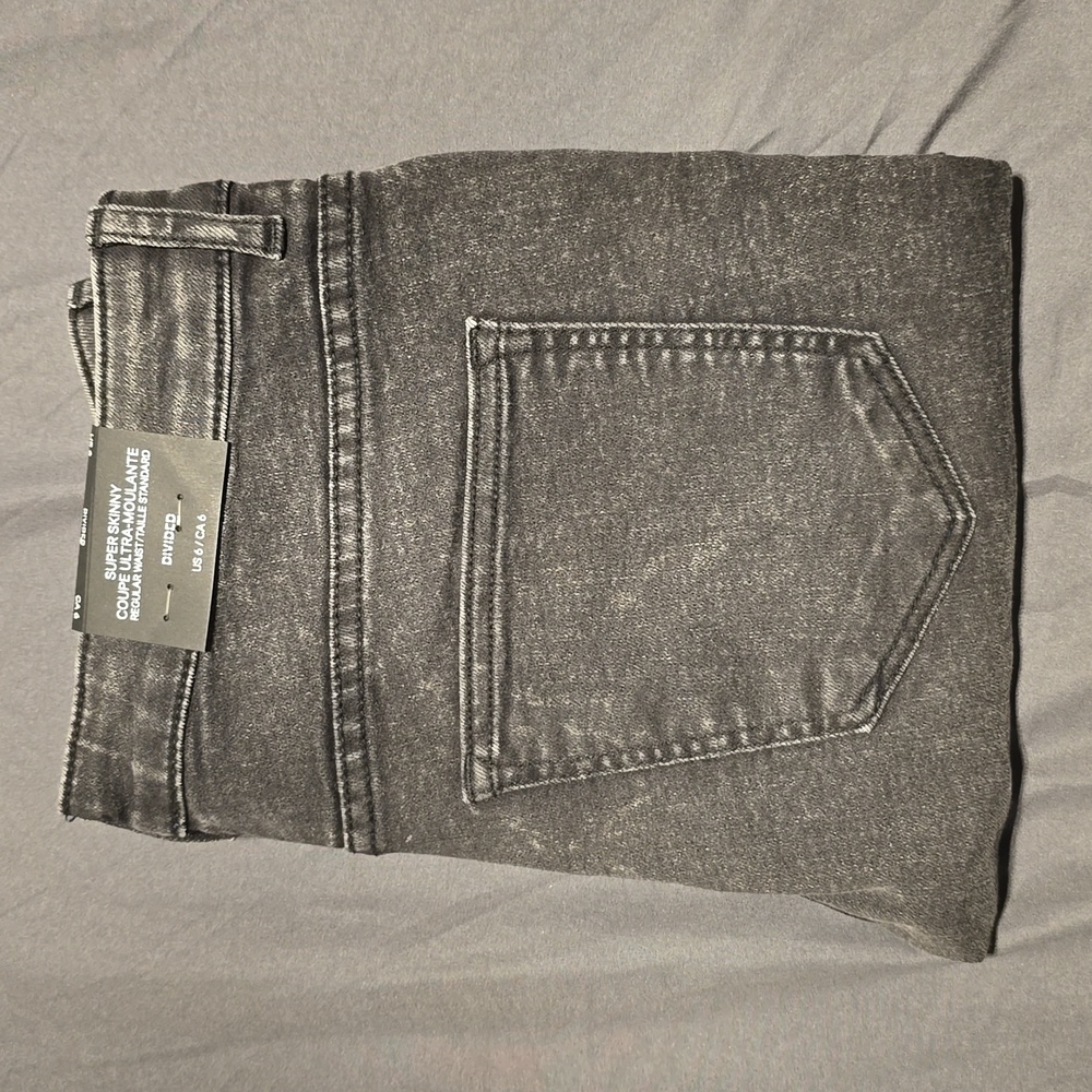H&M  Skinny Jeans Size 6 NWT